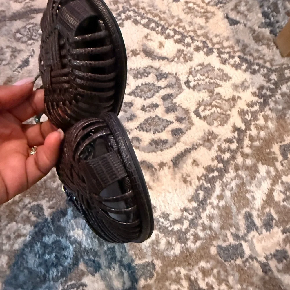 Zara Women's Elegant T strap Brown Sandals - Picture 2 of 3